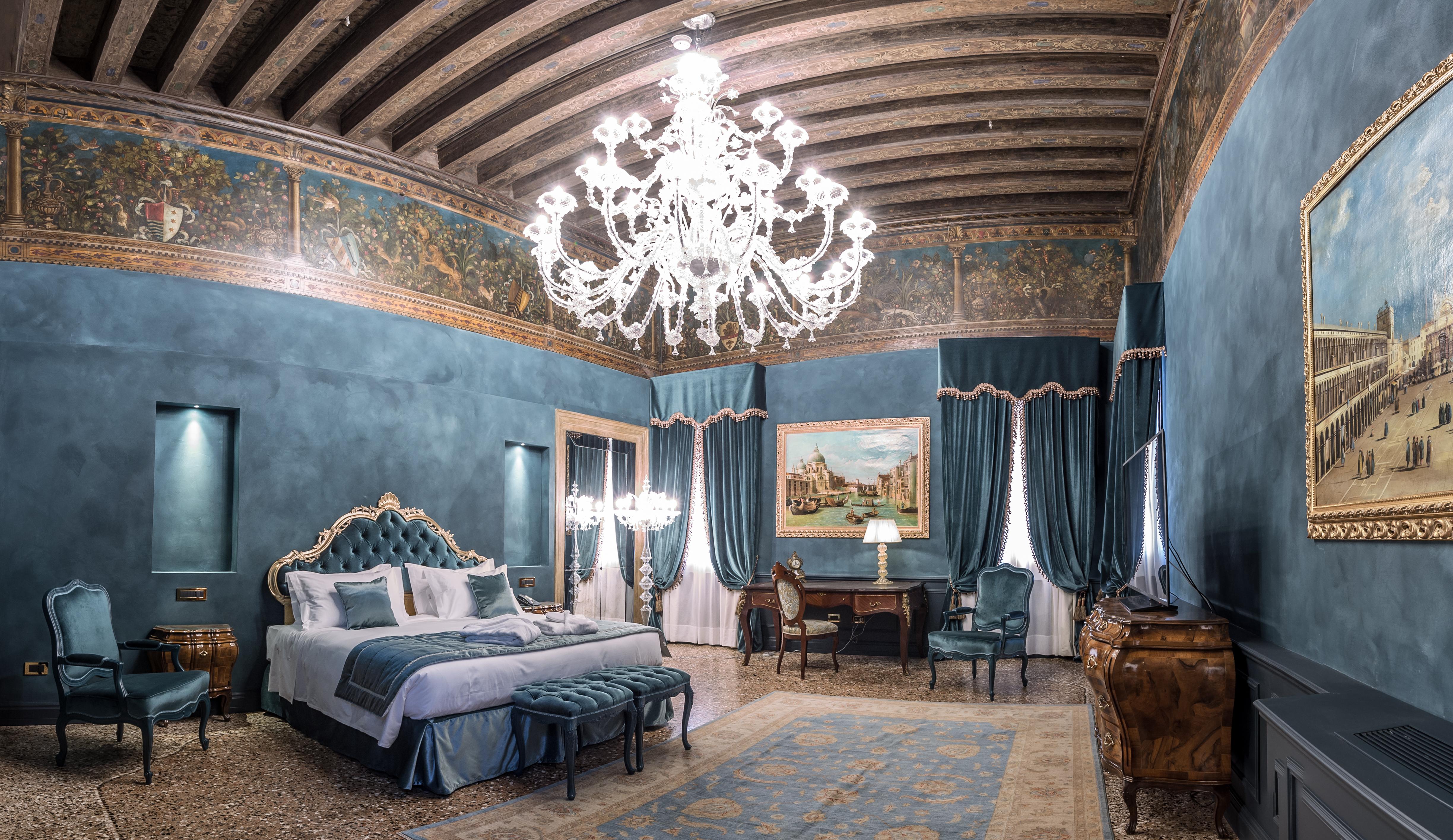 Hotel Nani Mocenigo Palace Venezia Esterno foto A room at the Hotel