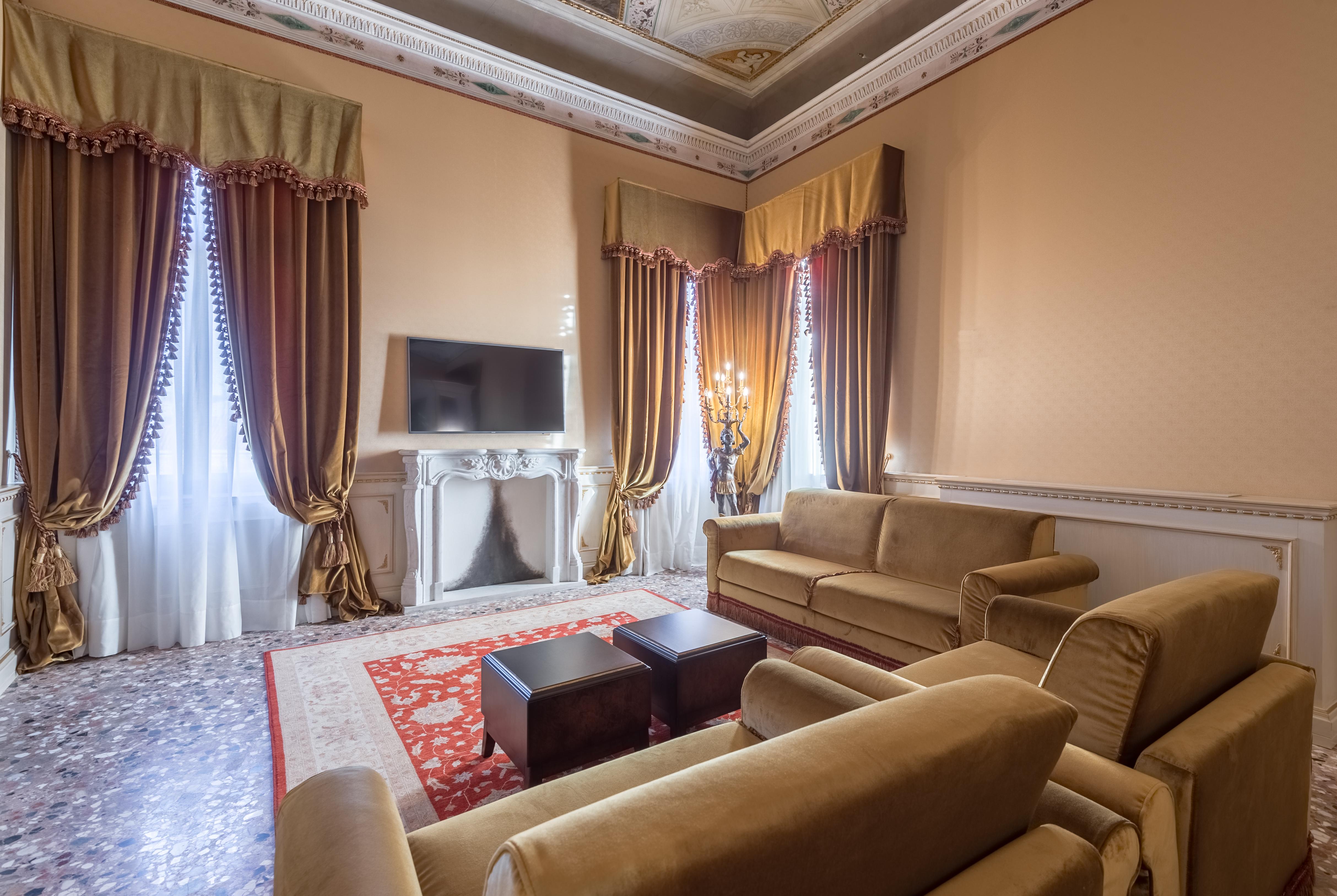 Hotel Nani Mocenigo Palace Venezia Esterno foto A living room in the hotel