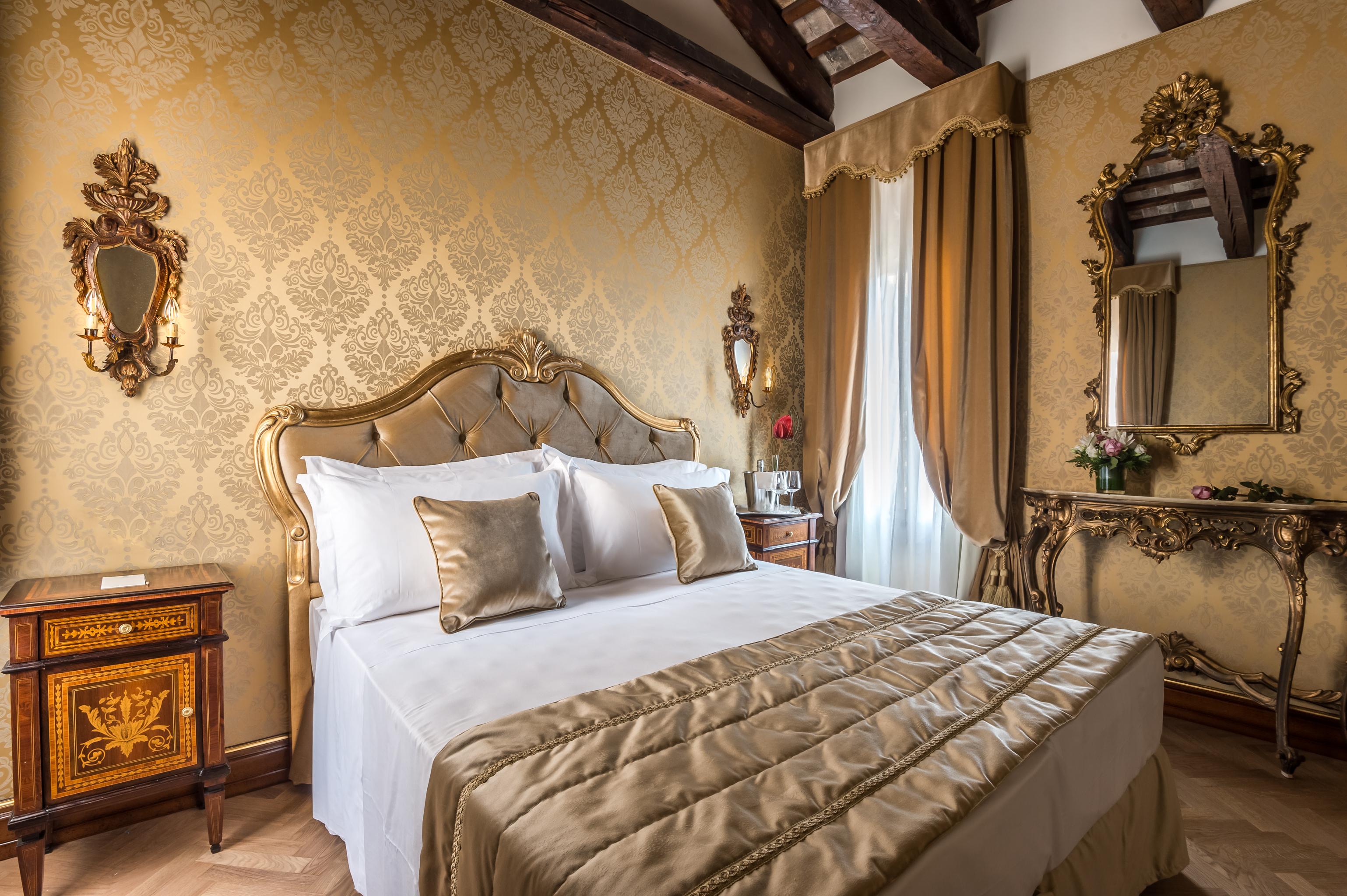 Hotel Nani Mocenigo Palace Venezia Esterno foto A room at the Hotel Excelsior
