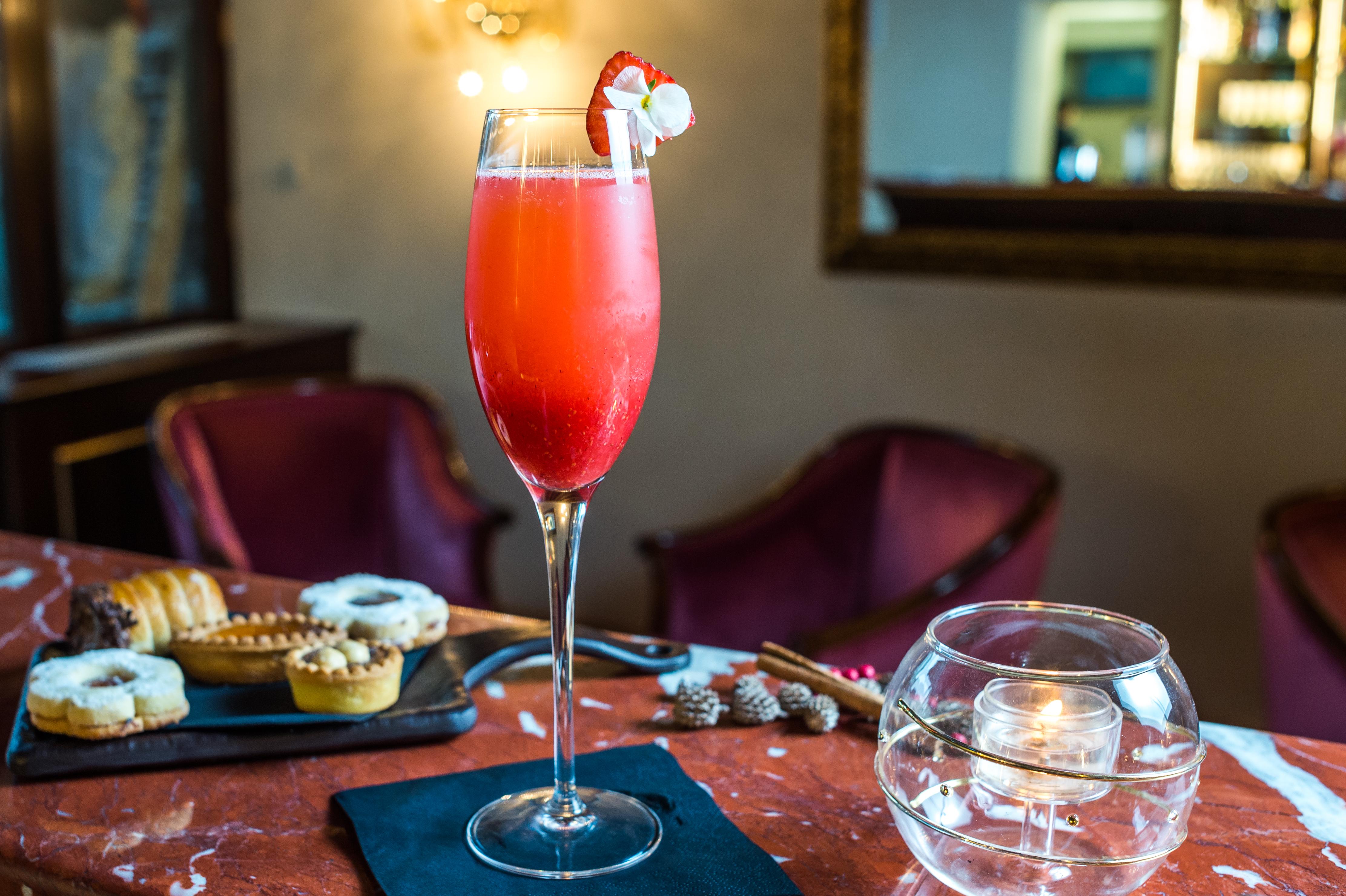 Hotel Nani Mocenigo Palace Venezia Esterno foto A strawberry bellini