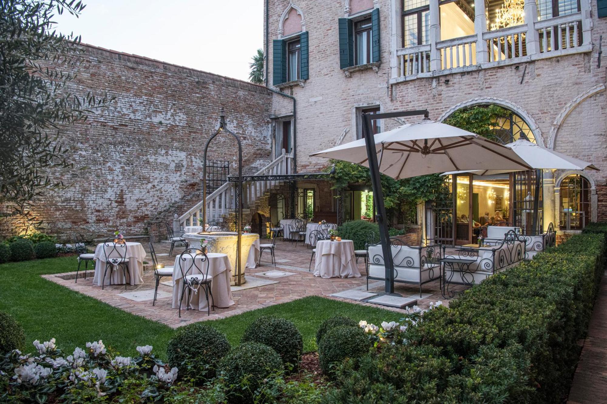 Hotel Nani Mocenigo Palace Venezia Esterno foto The garden