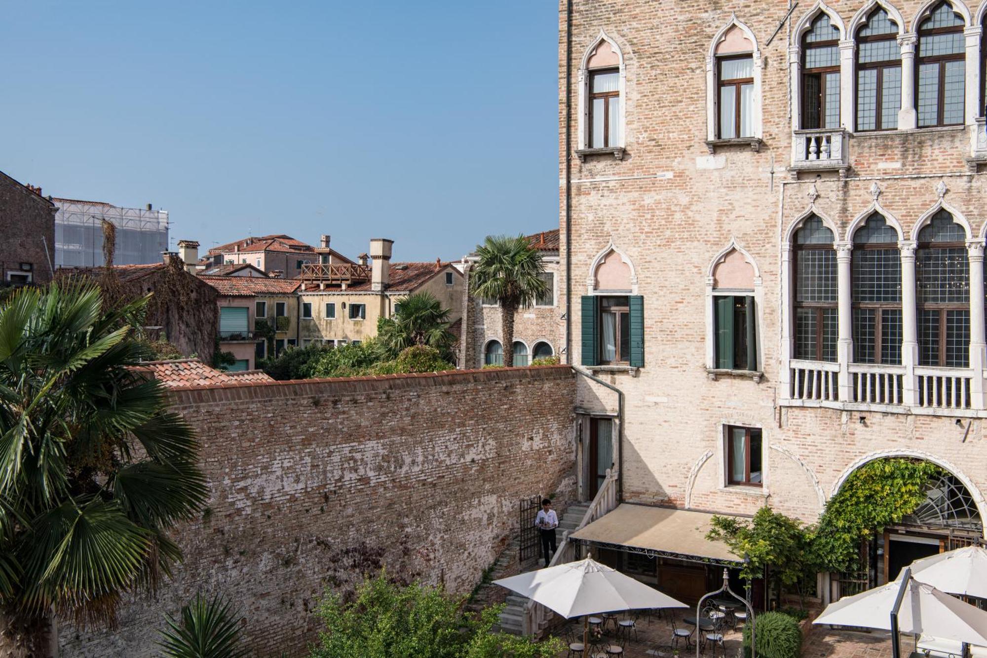 Hotel Nani Mocenigo Palace Venezia Esterno foto The Venetian walls