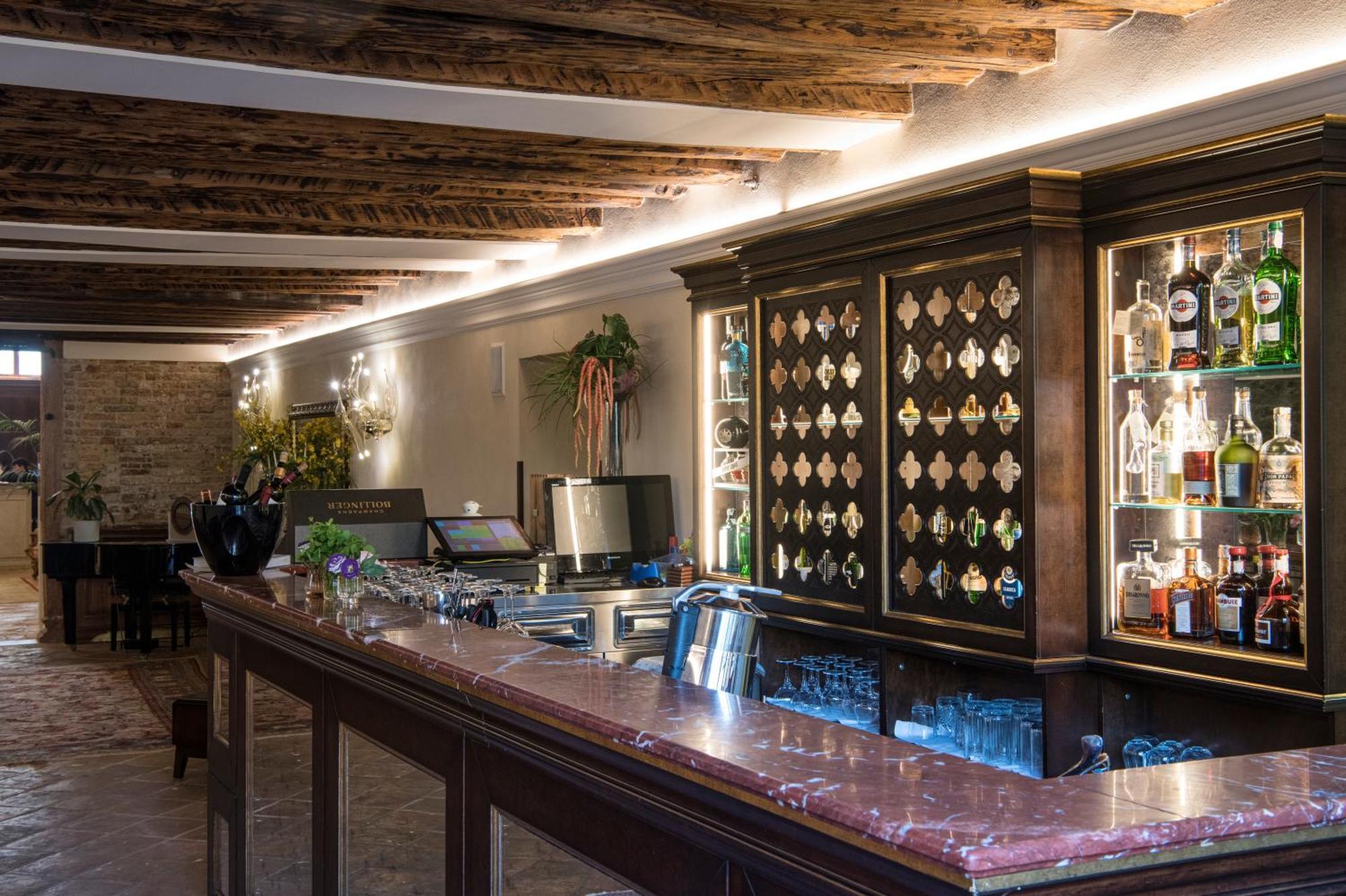 Hotel Nani Mocenigo Palace Venezia Esterno foto The bar at the hotel