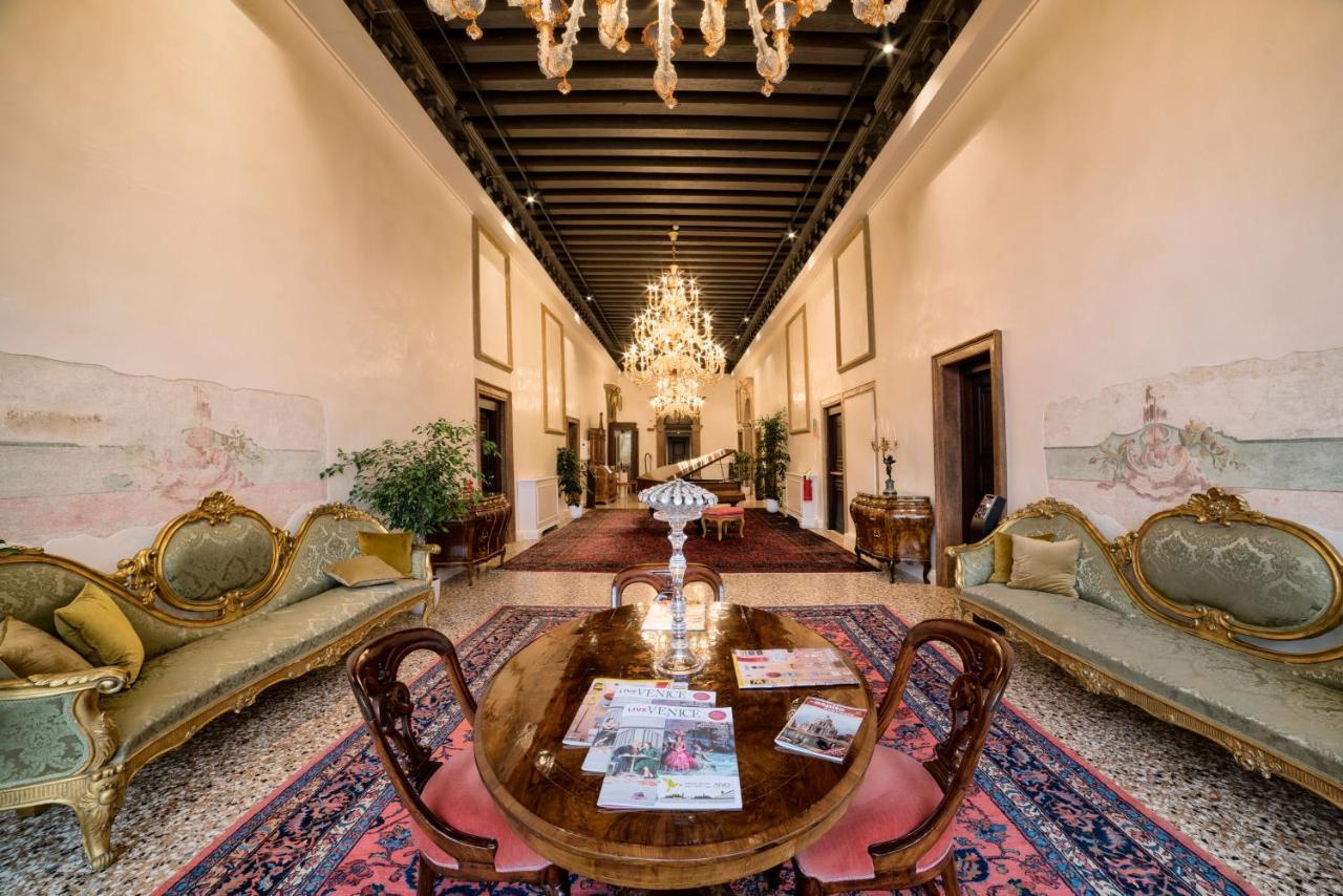 Hotel Nani Mocenigo Palace Venezia Esterno foto The lobby of the hotel